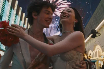Mikey Madison e Mark Eydelshteyn em "Anora" (2024), de Sean Baker.<!-- NICAID(15959942) -->