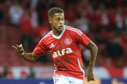 Vitinho, do Inter, em ação contra o Maracanã<!-- NICAID(16027775) -->