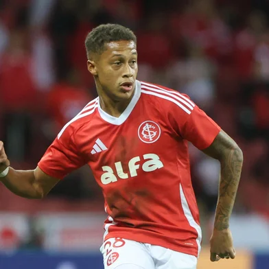 Vitinho, do Inter, em ação contra o Maracanã<!-- NICAID(16027775) -->
