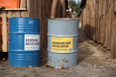 11/09/2023 - PORTO ALEGRE, RS, BRASIL - As lixeiras do Parque Harmonia, durante os Festejos Farroupilhas de 2023. FOTO: ANSELMO CUNHA, AGÊNCIA RBS<!-- NICAID(15537374) -->