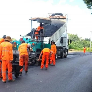 Acesso a Coronel Pilar, na Serra, recebe obras de recuperação asfáltica. Investimento de R$ 10 milhões revitaliza 12 quilômetros entre o município e a RSC-453<!-- NICAID(15954994) -->