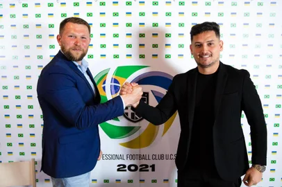 Pablo Bueno, empresário de Tetê, e Serhiy Lesnyk viram sócios e donos do UCSA, clube da Ucrânia.<!-- NICAID(14773120) -->