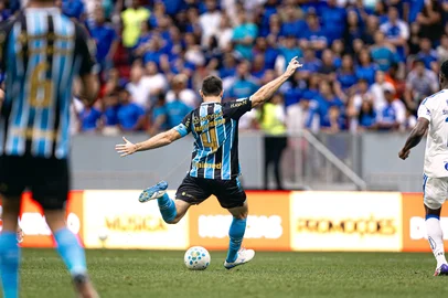 Lance do amistoso entre Grêmio x Cruzeiro. Kannemann<!-- NICAID(16325907) -->