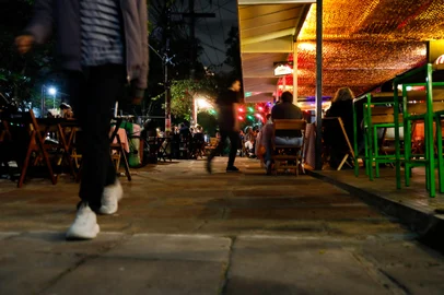 PORTO ALEGRE, RS, BRASIL, 11.08.2023: Aumento no número de bares e restaurantes transforma Rio Branco em bairro boêmio. Foto: Camila Hermes/Agencia RBS<!-- NICAID(15508594) -->