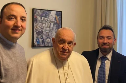 Papa Francisco recebeu e autografou a camiseta do Avellino.<!-- NICAID(16022331) -->