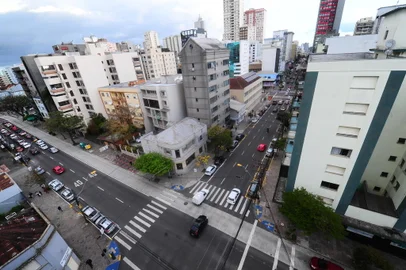 ExhibitionCAXIAS DO SUL, RS, BRASIL, 28/09/2022. Elições Presidenciais - Trânsito na Rua Garibaldi terá bloqueio no sábado (1º) e domingo (2), em função das eleições 2022. Na foto, rua Garibaldi entre a rua Bento Gonçalves e a rua Pinheiro Machado. (Porthus Junior/Agência RBS)<!-- NICAID(15220070) -->