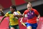 Brazil's Thalia da Silva Costa (C) runs with the ball past Fiji's Laisana Likuceva in the women's pool B rugby sevens match between Fiji and Brazil during the Tokyo 2020 Olympic Games at the Tokyo Stadium in Tokyo on July 30, 2021. (Photo by Greg BAKER / AFP)Editoria: SPOLocal: TokyoIndexador: GREG BAKERSecao: rugby 7Fonte: AFPFotógrafo: STF<!-- NICAID(14850430) -->
