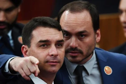 Brazilian Senator for Rio de Janeiro Flavio Bolsonaro (L) and Councillor of Rio de Janeiro Carlos Bolsonaro attend their father Brazilian President-elect Jair Bolsonaro's ceremony to receive a diploma that certifies he can take office as president, at the TSE in Brasilia, on December 10, 2018. - Bolsonaro takes office on January 1, 2019. (Photo by EVARISTO SA / AFP)<!-- NICAID(13872000) -->
