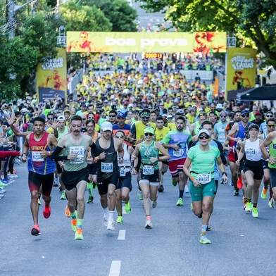 CAXIAS DO SUL, RS, BRASIL, 24/11/2024. Meia Maratona de Caxias do Sul. (Neimar De Cesero/Agência RBS)Indexador: Neimar De Cesero<!-- NICAID(15920455) -->