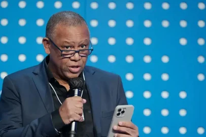 Celso Athayde<!-- NICAID(15712188) -->