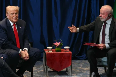 ANDREW CABALLERO-REYNOLDS / AFP Brazil's President Luiz Inacio Lula da Silva (R) talks to US President Donald Trump during a bilateral meeting on the sidelines of the 47th Association of Southeast Asian Nations (ASEAN) Summit in Kuala Lumpur on October 26, 2025. (Photo by ANDREW CABALLERO-REYNOLDS / AFP)<!-- NICAID(16154244) -->