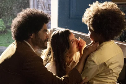 Marcelino (Levi Asaf) , Marê (Camila Queiroz) e Orlando (Diogo Almeida) , amor perfeito<!-- NICAID(15548535) -->