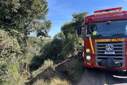 Retirada caminhão acidente<!-- NICAID(16100637) -->