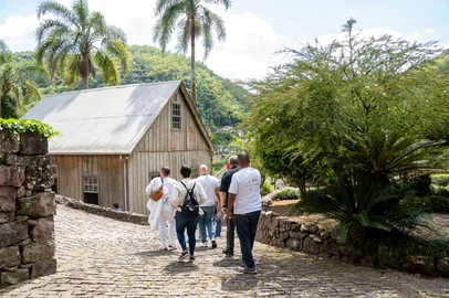Yuri Costa e Voz Comunicação Ativa / Divulgação Press trip do XV Congresso da OMPT em Caxias do Sul. Na foto, visita a Galópolis. <!-- NICAID(16164268) -->