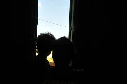 ###### PAUTA EMBARGADA DSM ############SANTA MARIA , RS , BRASIL , 18/12/2014Menina de dois anos vítima de violência que morava com o pai e foi espancada por madrasta volta a morar com a mãe e se recupera do trauma com a família. FOTO CLAUDIO VAZ / AGÊNCIA RBS, GERAL<!-- NICAID(11068547) -->