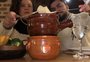 Gramado reúne história e romantismo com a sequência de fondue que encanta os turistas