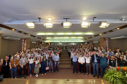 Maicon Menoncin / Divulgação Simplás forma 180 jovens para o mercado de trabalho por meio do projeto Educamais. Cerimônia de encerramento foi realizada nesta quarta-feira (3), no auditório da CIC, em Caxias do Sul. Iniciativa foi trabalhada com adolescentes de 13 e 14 anos da rede pública de ensino, com o objetivo de prepará-los para o mercado profissional. <!-- NICAID(16182815) -->