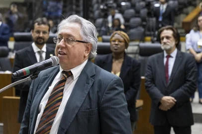 Sessão Ordinária - Posse do vereador Adeli Sell. (Foto: Ederson Nunes/CMPA)<!-- NICAID(15585601) -->