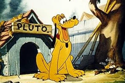 O personagem pluto, o cachorro de estimação do Mickey Mouse e um dos símbolos da Disney, entrará em domínio a partir de 1º de janeiro de 2026. Na prática, a empresa não terá mais os direitos autorais exclusivos sobre a primeira versão do personagem, no curta Os Prisioneiros, de 1930. Isso permite que qualquer artista (cartunista, cineastas, escritores) faça o que bem entender com elas.<!-- NICAID(16194719) -->