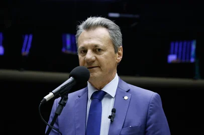Ao menos no primeiro momento, o Partido Liberal (PL) manterá a postura de independência e não vai integrar a base aliada do segundo governo de Eduardo Leite (PSDB). A decisão de não aderir ao governo Leite foi definida pelos deputados estaduais eleitos pelo PL.A negativa foi informada a Leite por Giovani Cherini, presidente estadual do PL, durante encontro solicitado pelo tucano, nesta quarta-feira (7), em Brasília. Apesar do afastamento, Cherini mantém uma fresta da negociação em aberto para o futuro.<!-- NICAID(15290444) -->