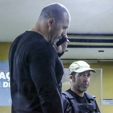 DEPUTADO DANIEL SILVEIRA FAZ EXAME DE CORPO DE DELITO NO IML PRISÃO PELO STFRJ - DEPUTADO-DANIEL-SILVEIRA-FAZ-EXAME-CORPO-DELITO-IML-PRISÃO-PELO - GERAL - Deputado federal Daniel Silveira (PSL) chega ao IML do Rio de Janeiro (RJ) nesta quarta-feira (17) para fazer exame de corpo de delito. O ministro do STF Alexandre de Moraes expediu uma ordem de prisão em flagrante contra o deputado depois que ele divulgou um vídeo no qual faz ameaças e ataques a ministros da corte. 17/02/2021 - Foto: BETINHO CASAS NOVAS/FUTURA PRESS/FUTURA PRESS/ESTADÃO CONTEÚDOEditoria: GERALLocal: RIO DE JANEIROIndexador: BETINHO CASAS NOVASFotógrafo: FUTURA PRESS<!-- NICAID(14716579) -->