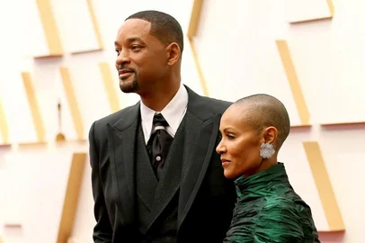 HOLLYWOOD, CALIFORNIA - MARCH 27: (L-R) Will Smith and Jada Pinkett Smith attend the 94th Annual Academy Awards at Hollywood and Highland on March 27, 2022 in Hollywood, California.   Mike Coppola/Getty Images/AFP (Photo by Mike Coppola / GETTY IMAGES NORTH AMERICA / Getty Images via AFP)<!-- NICAID(15053015) -->
