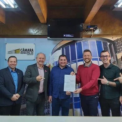 Grupo de vereadores de Caxias do Sul  apresenta indicação ao prefeito pelo fim do uso da máscara em ambientes abertos.<!-- NICAID(14919650) -->