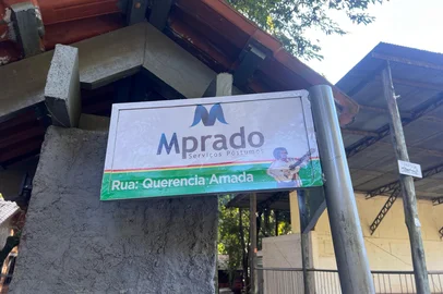 Parque da Roselândia homenageia Teixeirinha com nomes de músicas em placas de rua em Passo Fundo<!-- NICAID(16071199) -->
