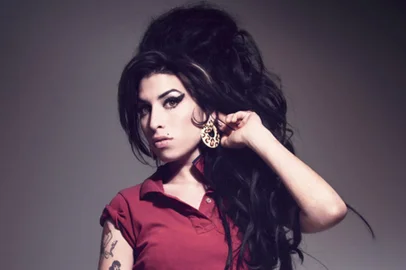 Amy Winehouse<!-- NICAID(8384378) -->