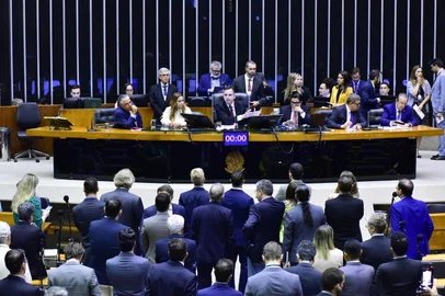 Congresso aprova Orçamento de 2024 com "fundão" eleitoral recorde de R$ 4,9 bilhões<!-- NICAID(15633143) -->