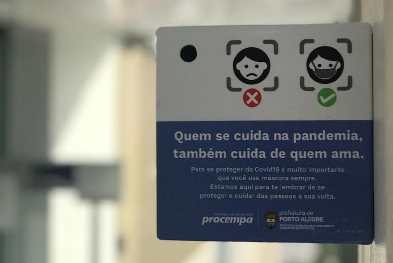 Campanha da prefeitura de Porto Alegre para o uso de máscara.<!-- NICAID(14761998) -->