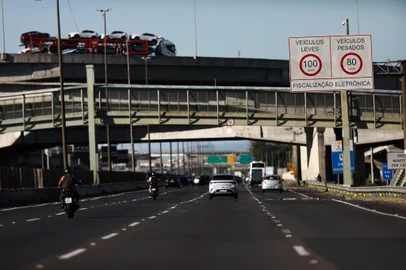 Porto Alegre, RS, Brasil, 03-01-2025: Trânsito flui normalmente em trechos da Freeway. Foto: Renan Mattos / Agência RBS<!-- NICAID(15947203) -->