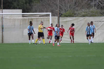 ELDORADO DO SUL, RS, BRASIL, 24-08-2025: Internacional x Grêmio no futebol feminino válido pelo Campeonato Gaúcho. O clássico também vale a liderança da competição. Foto: Renan Mattos / Agência RBS<!-- NICAID(16108967) -->