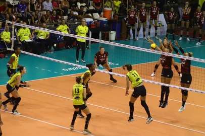 Anne Buijs, Praia Clube, vôlei