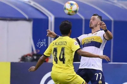 Meia Giuliano, ex- Inter e Grêmio, atuando pelo Al-Nassr, da Arábia Saudita