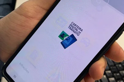 Detran-RS adere a sistema que permite transferir veículos pelo celular; veja como fazer<!-- NICAID(15060984) -->