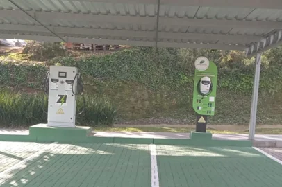 Carregadores para veículos elétricos são instalados em base da CSG em Farroupilha.<!-- NICAID(16364616) -->