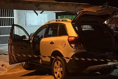 TRAMANDAÍ - Uma menina de nove anos morreu após o motorista de um carro invadir a calçada em Tramandaí, no Litoral Norte. O acidente aconteceu por volta das 21h, na Avenida João de Magalhães, próximo ao Terminal Turístico. O nome dela não foi divulgado. <!-- NICAID(16306429) -->