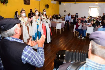 Rainha e princesas da Festa da Uva 2022 participam da primeira agenda junto à comunidade<!-- NICAID(14887418) -->