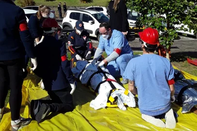 Simulação de evasão no Hospital Nossa Senhora de Fátima, em Flores da Cunha<!-- NICAID(15184201) -->