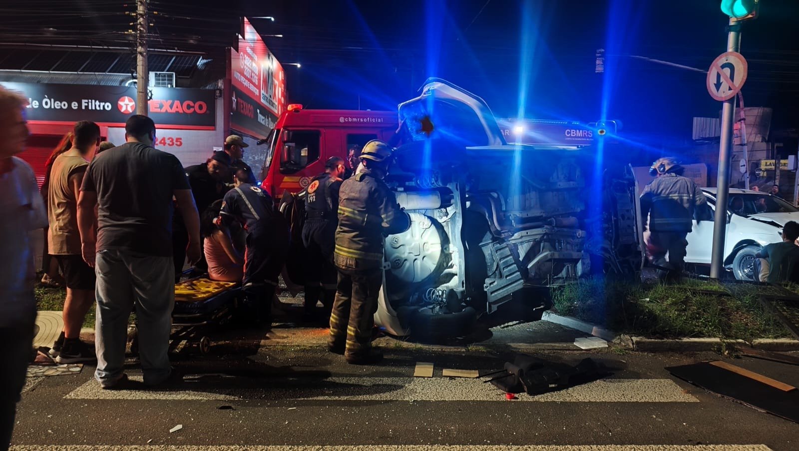 Colis&atilde;o entre dois carros deixa oito feridos em Porto Alegre