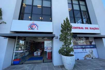 A loja de número 9 da Central de Rações irá inaugurar oficialmente neste sábado (17) no Km 143 da BR-116, no centro comercial eio Norte, no  bairro São Cristóvão, em Caxias do Sul<!-- NICAID(15455602) -->