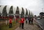 Mesmo sem ingressos, colorados vão para o entorno do Beira-Rio; veja relatos 