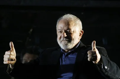 Luís Inácio Lula da Silva, ex presidente, tenta conquistar o cargo da presidência pelo Partido dos Trabalhadores, nas eleições de 2022.<!-- NICAID(15224934) -->