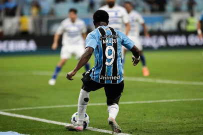 PORTO ALEGRE, RS, BRASIL, 05-11-2025:Grêmio x Cruzeiro. O duelo é válido pela 32ª rodada do Campeonato Brasileiro. Foto: Renan Mattos / Agência RBS<!-- NICAID(16161819) -->