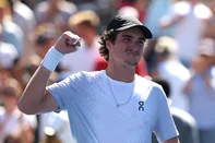 NEW YORK, NEW YORK - AUGUST 25: Joao Fonseca of Brazil reacts to match point against Miomir Kecmanovic of Serbia during their Men's Singles First Round match on Day Two of the 2025 US Open at USTA Billie Jean King National Tennis Center on August 25, 2025 in the Flushing neighborhood of the Queens borough of New York City.   Al Bello/Getty Images/AFP (Photo by AL BELLO / GETTY IMAGES NORTH AMERICA / Getty Images via AFP)<!-- NICAID(16110998) -->