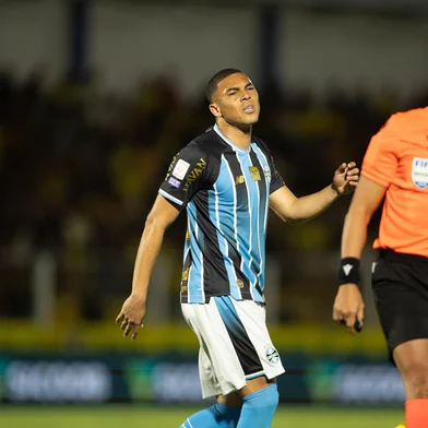 BRASILEIRO A 2026, MIRASSOL X GREMIOSP - BRASILEIRO A 2026, MIRASSOL X GRÊMIO - ESPORTES - SP - MIRASSOL - 17/07/2026 - BRASILEIRO A 2026, MIRASSOL X GRÊMIO - Carlos Vinícius jogador do Grêmio lamenta durante partida contra o Mirassol no estádio Jose Maria de Campos Maia pelo campeonato Brasileiro A 2026. 17/07/2026 - Foto: VINICIUS SILVA/AGIF - AGÊNCIA DE FOTOGRAFIA/AGIF - AGÊNCIA DE FOTOGRAFIA/ESTADÃO CONTEÚDOEditoria: ESPORTESLocal: MIRASSOLIndexador: VINICIUS SILVAFotógrafo: AGIF - AGÊNCIA DE FOTOGRAFIA<!-- NICAID(16329528) -->