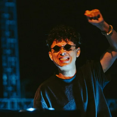 Após 4 anos de espera, Illusionize está de volta à Kool Concept House para uma noite que ficará marcada na história.Desta vez, o evento será realizado no incrível Ccubo Multipalco, em Caxias do Sul.Illusionize é um renomado DJ e produtor, conhecido por suas faixas de sucesso, como "Bass" e "Down", entre outras. Recentemente, ele se apresentou em festivais de renome, como o Rock in Rio, Tomorrowland e Ibiza.<!-- NICAID(15592869) -->