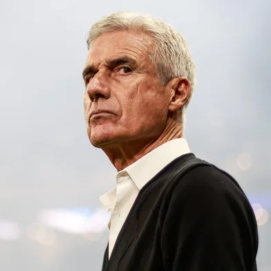 PORTO ALEGRE, RS, BRASIL, 05-08-2026: Grêmio recebe o Mirassol, na Arena, em partida que vale vaga nas Quartas-de-Final da Copa do Brasil. Na foto, o técnico do Grêmio, Luís Castro. Fotos: Duda Fortes/Grupo RBS<!-- NICAID(16340910) -->