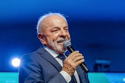 09.02.2026 - Presidente da RepÃºblica, Luiz InÃ¡cio Lula da Silva, durante cerimÃ´nia de anÃºncios de investimentos em EducaÃ§Ã£o e SaÃºde no estacionamento do PaÃ§o Municipal. MauÃ¡ (SP) - BrasilFoto: Ricardo Stuckert / PR<!-- NICAID(16227462) -->